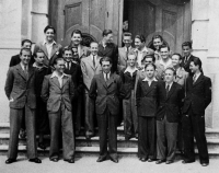  Absolventi ai liceului C.D. Loga, Timisoara, iunie, 1942